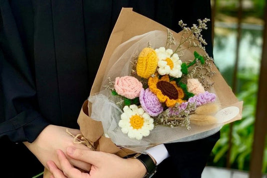 What Kind of Crochet Flower Bouquet Should You Give for Graduation?