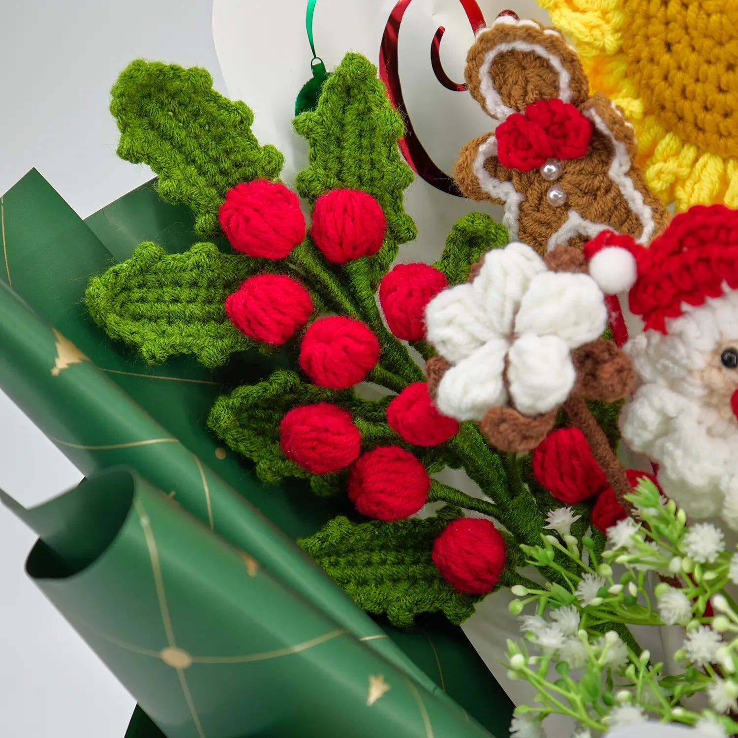 YSHomy Wrapped Crochet Flowers Bouquet in Green & Red for Christmas