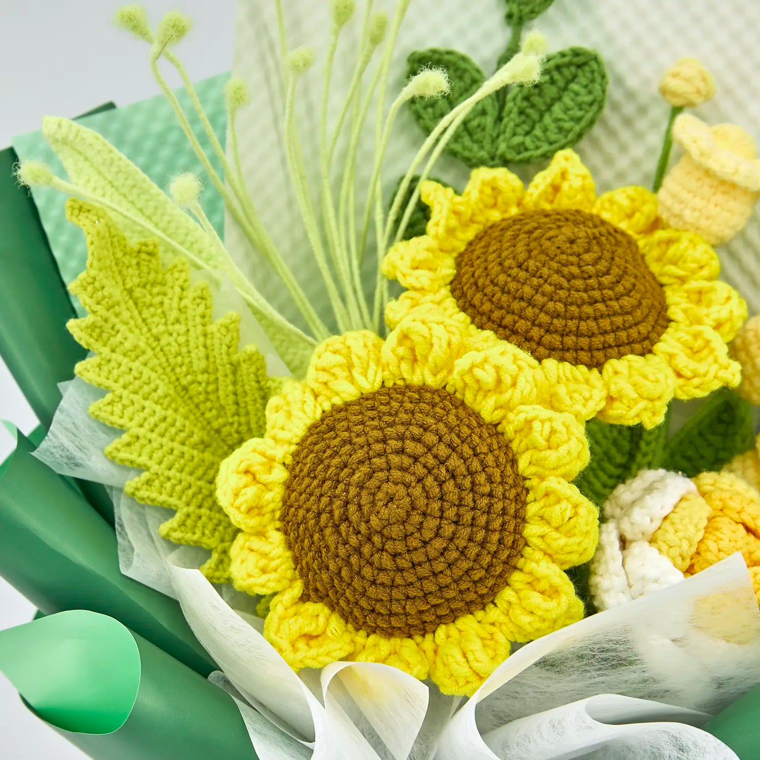 YSHomy Wrapped Crochet Flowers Bouquet with Crochet Sunflower in Green Wrapping